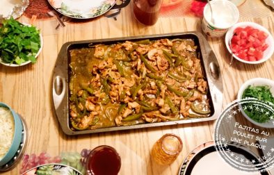 Fajitas au poulet sur une plaque - Auboutdelalangue.com