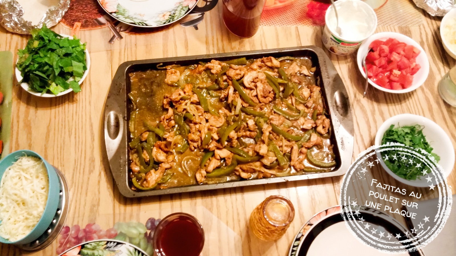 Fajitas au poulet sur une plaque - Auboutdelalangue.com