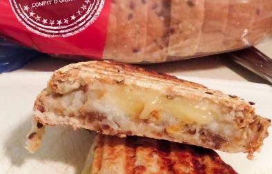 Grilled cheese au Comtomme, aux poires et au confit d'oignons - Auboutdelalangue.com