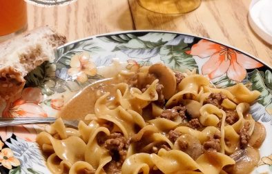 Pâtes dans un seul chaudron style boeuf stroganoff - Auboutdelalangue.com