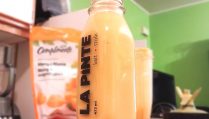 Smoothie glacé à la mangue, ananas et noix de coco - Auboutdelalangue.com